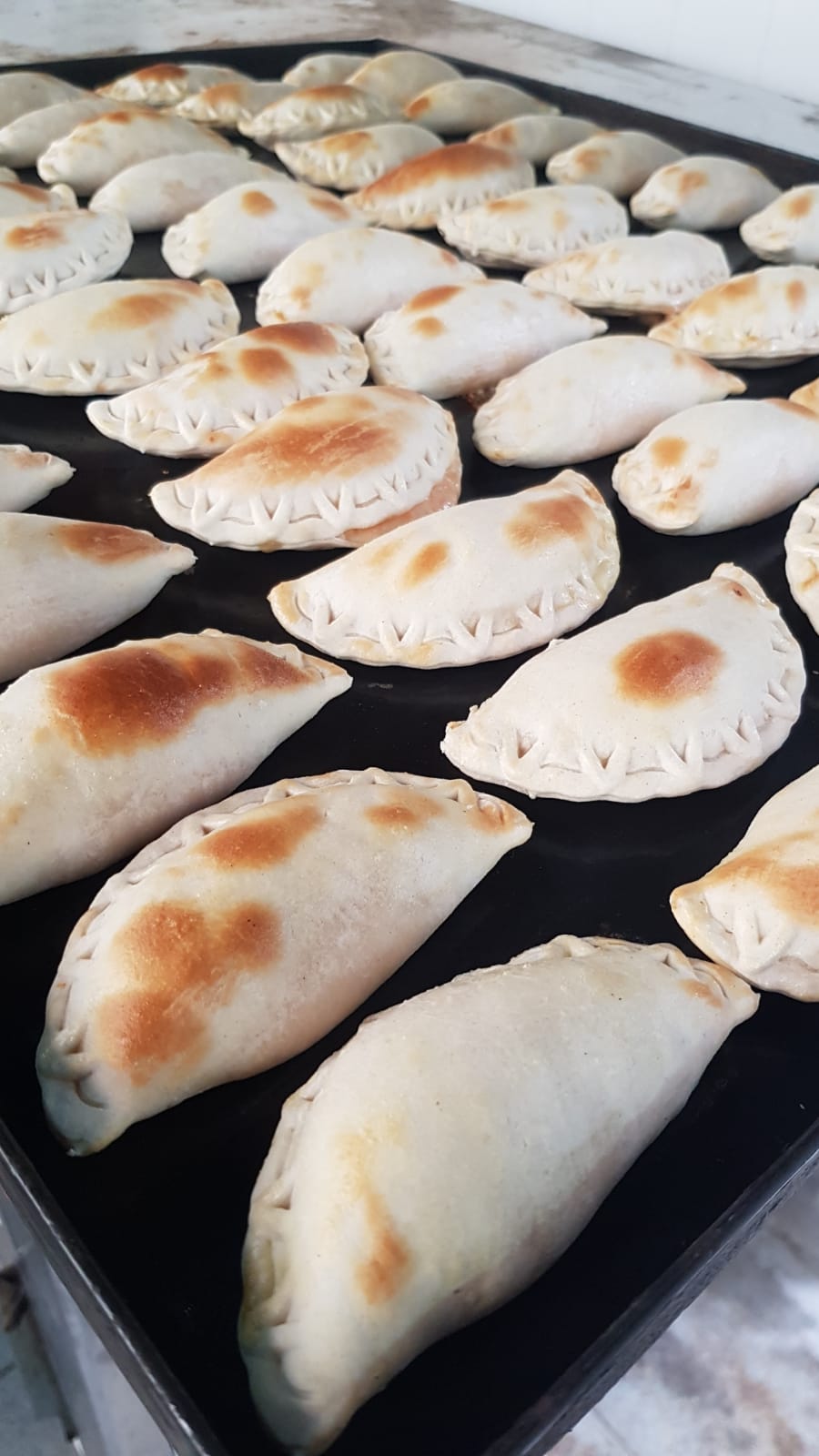 Empanadas para niños. (8 unid de queso; 14 cm y 75 g. c/u)