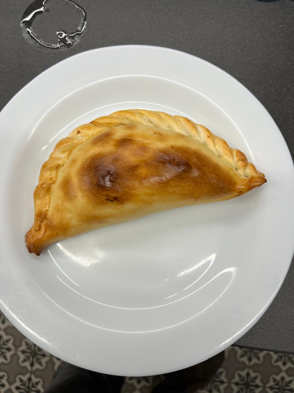 Empanada mechada queso cebolla caramelizada (6 unid x 180 g.)